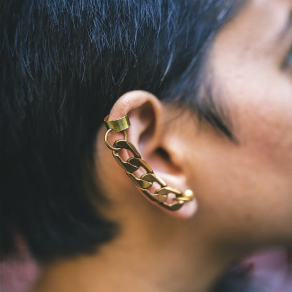 Curbed Ear Cuff - Picture 2 of 4